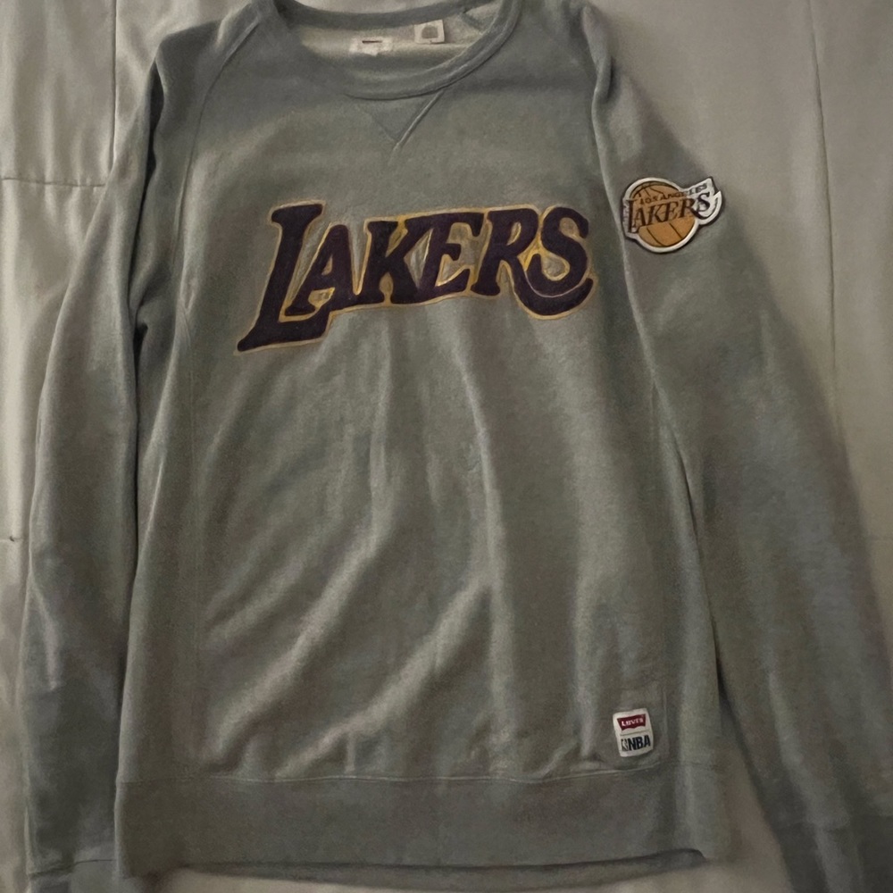 Lakers NBA Levi’s sweater. Used in good condition. Men size medium